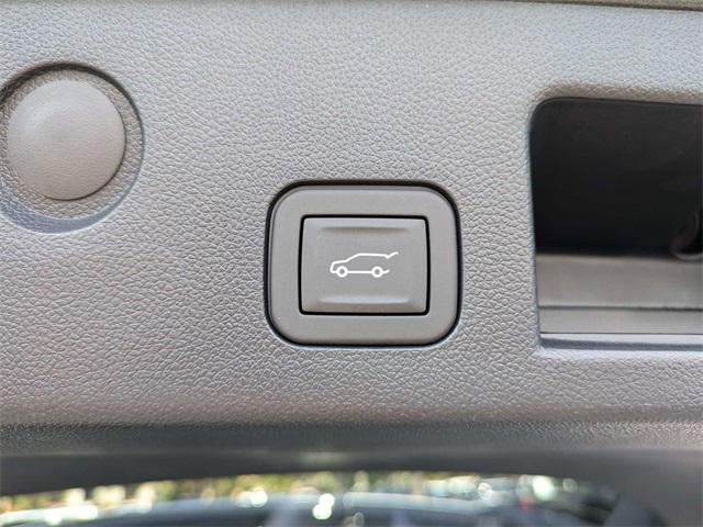 Vehicle image 14 of 34