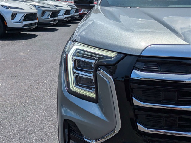Vehicle image 10 of 34