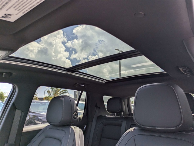 Vehicle image 22 of 34