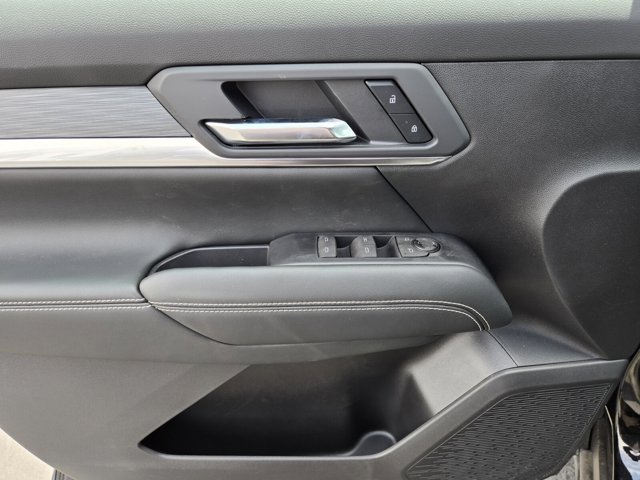 Vehicle image 9 of 24