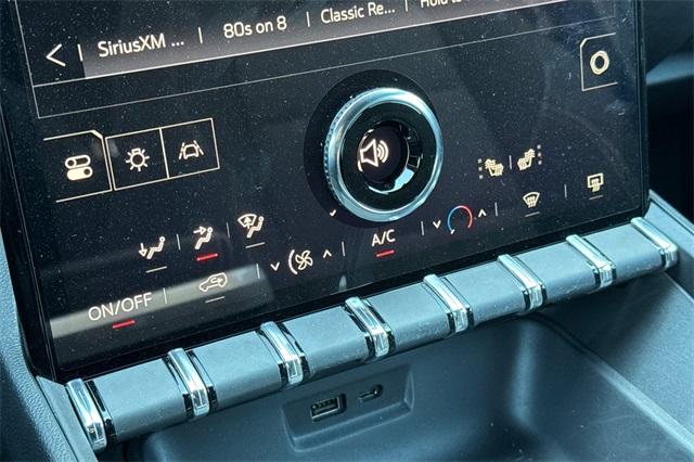 Vehicle image 18 of 23
