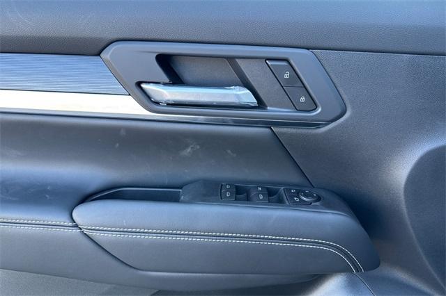 Vehicle image 8 of 23