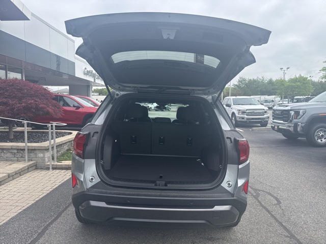 Vehicle image 24 of 28