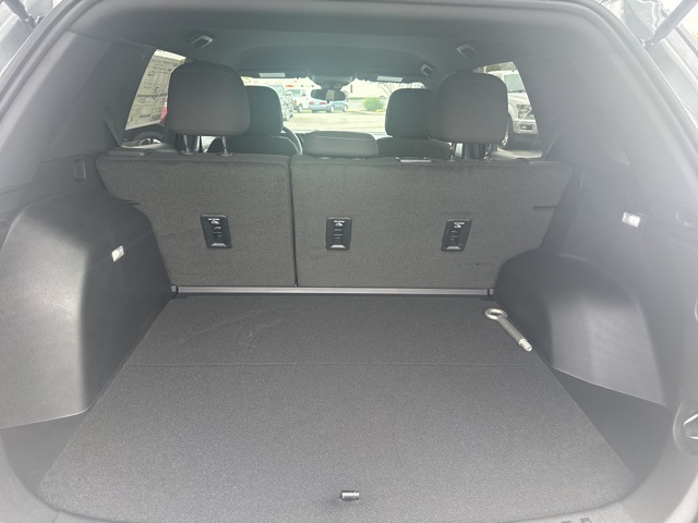 Vehicle image 25 of 28