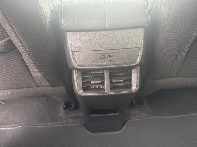 Vehicle image 22 of 28