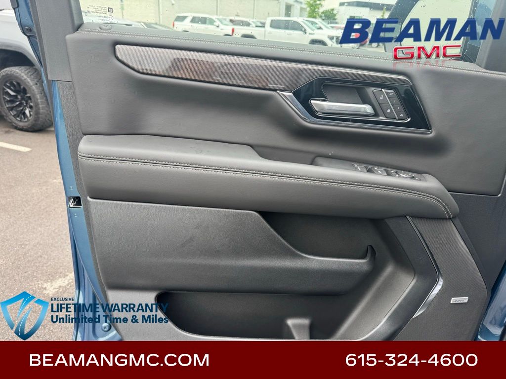 Vehicle image 23 of 43