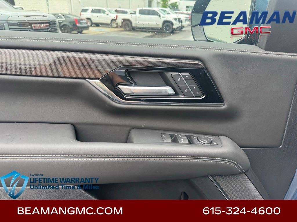 Vehicle image 22 of 43