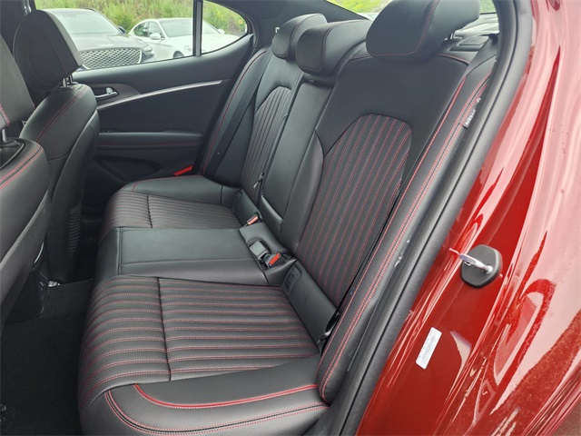 2025 Genesis G70 2.5T Image 7 of 12