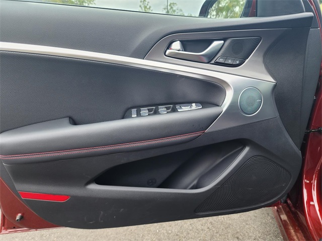 2025 Genesis G70 2.5T Image 11 of 12