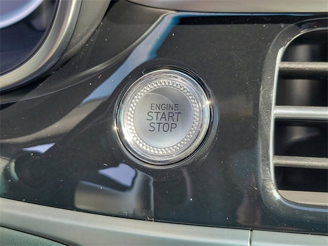 Vehicle image 23 of 34