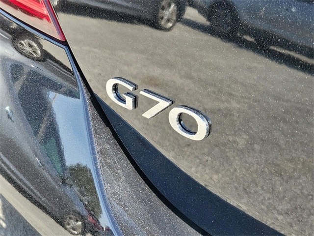 Vehicle image 33 of 34