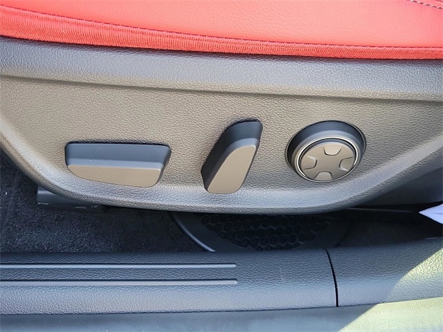 Vehicle image 21 of 34
