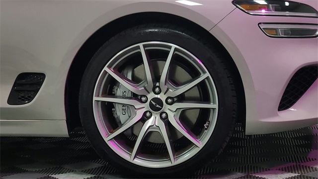 2025 Genesis G70 2.5T Image 23 of 25