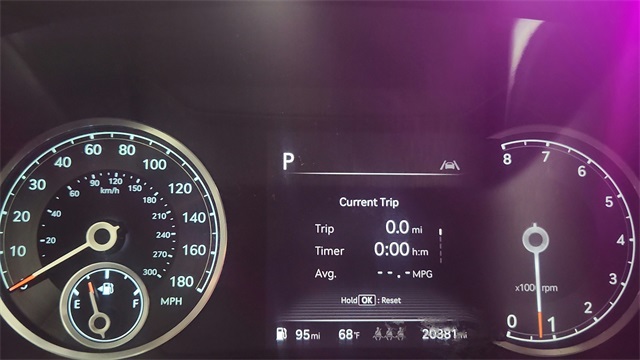 2025 Genesis G70 2.5T Image 12 of 25