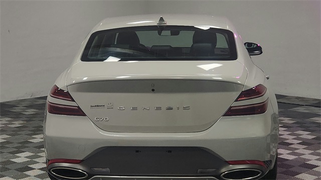 2025 Genesis G70 2.5T Image 9 of 25