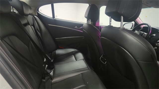 2025 Genesis G70 2.5T Image 21 of 25