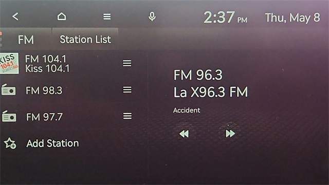 2025 Genesis G70 2.5T Image 13 of 25