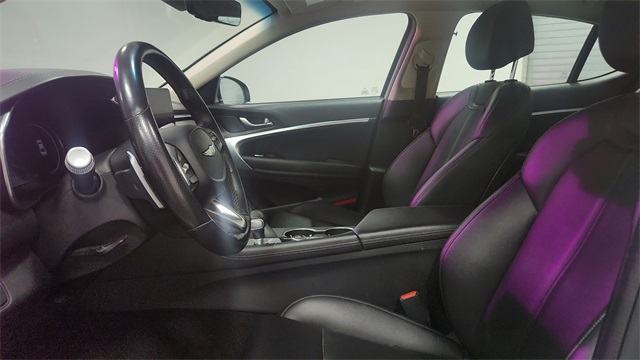 2025 Genesis G70 2.5T Image 11 of 25