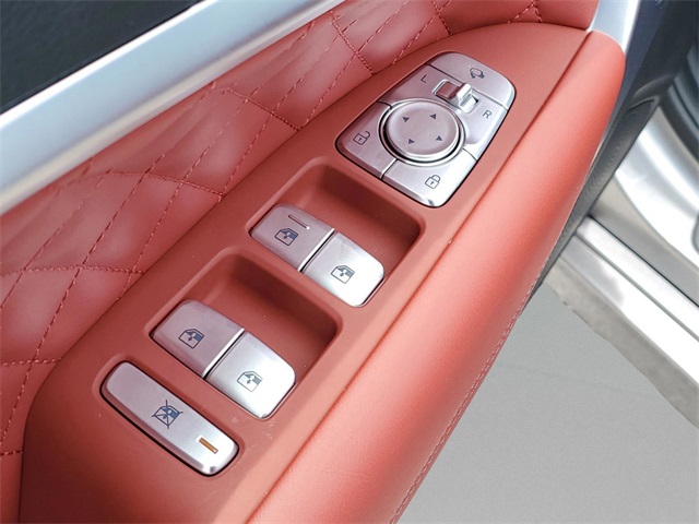 Vehicle image 21 of 30