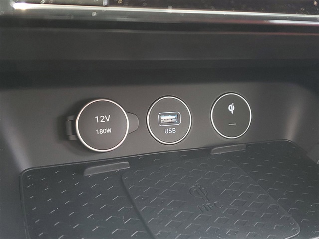 Vehicle image 25 of 30