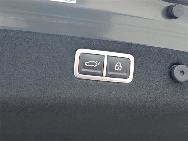 Vehicle image 22 of 30