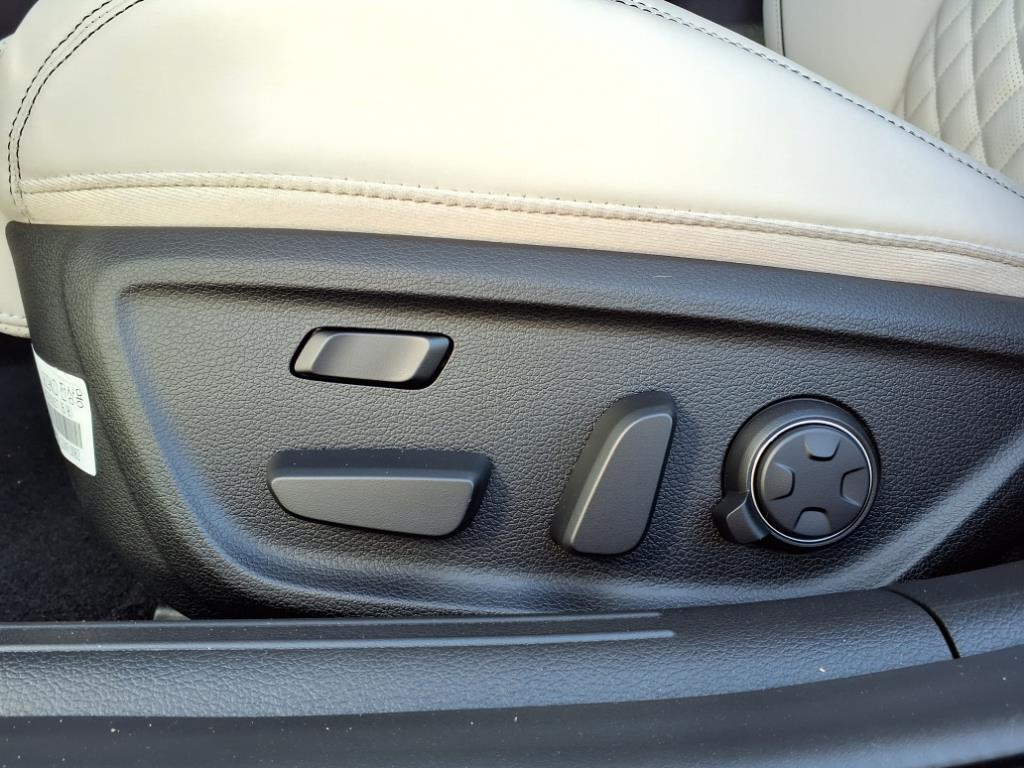 Vehicle image 14 of 35