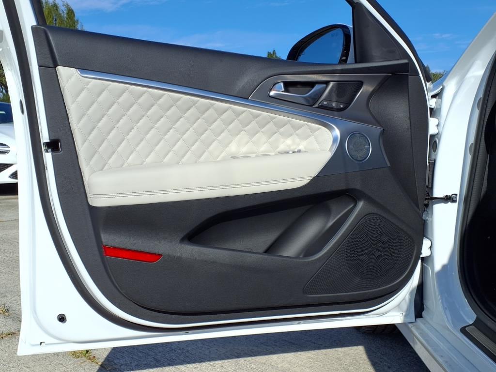 Vehicle image 10 of 35