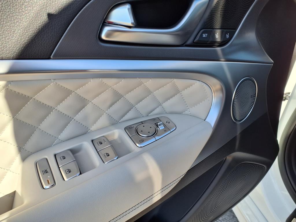 Vehicle image 11 of 35