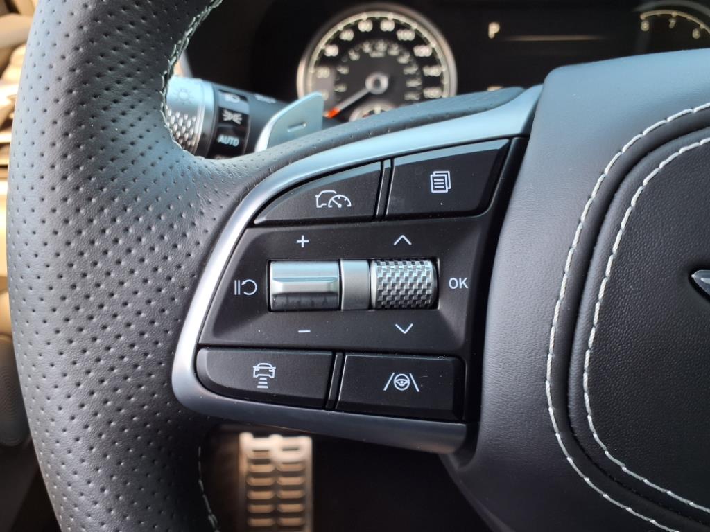 Vehicle image 25 of 35