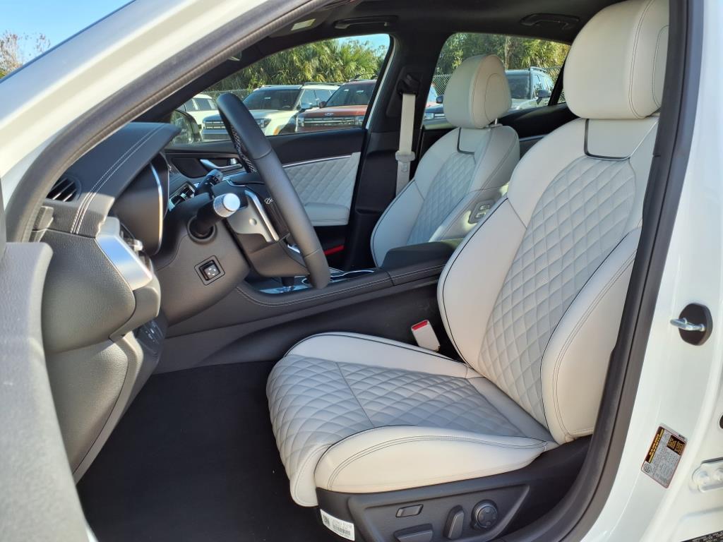 Vehicle image 13 of 35