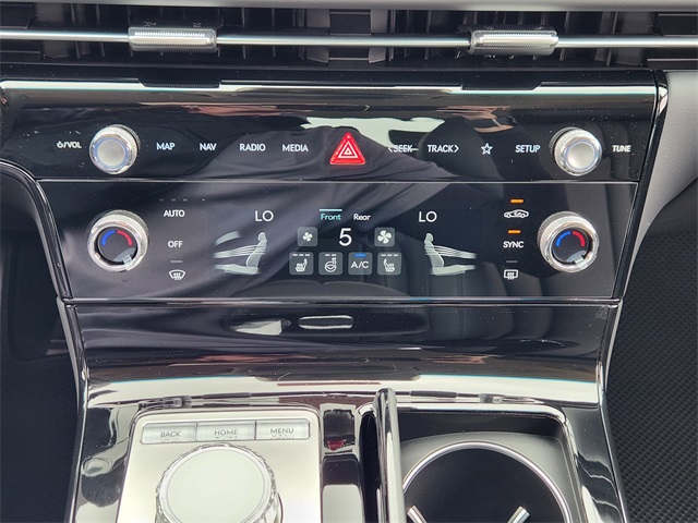 2025 Genesis G80 2.5T Image 18 of 23