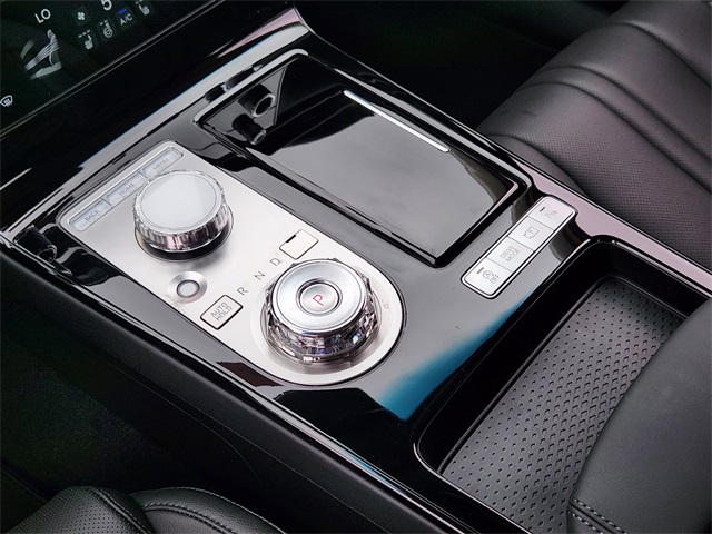 2025 Genesis G80 2.5T Image 13 of 23