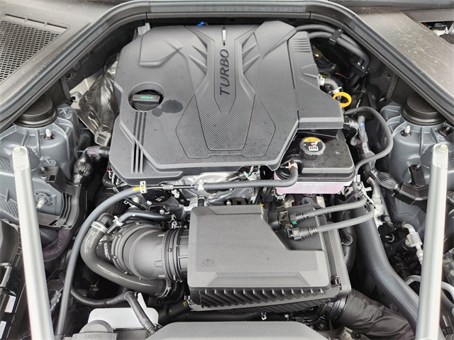 2025 Genesis G80 2.5T Image 5 of 23