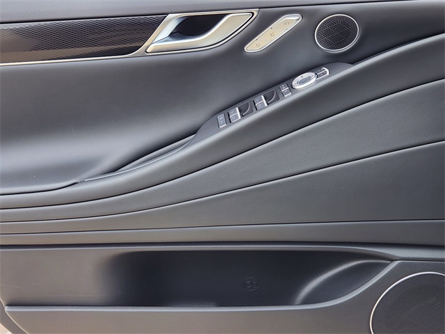 2025 Genesis G80 2.5T Image 14 of 23