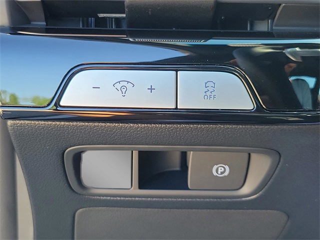 Vehicle image 21 of 30