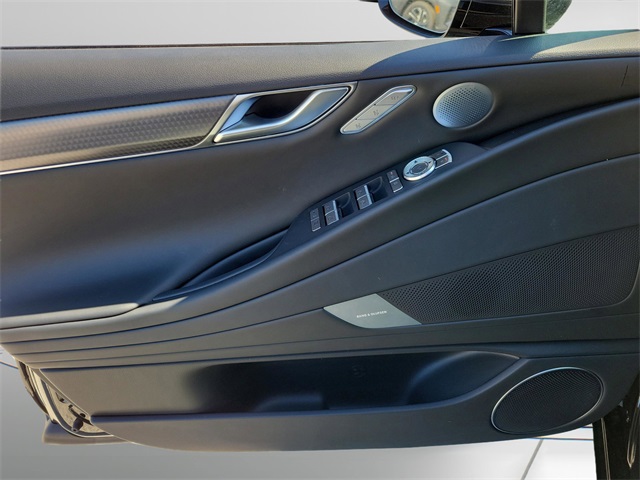 Vehicle image 19 of 30