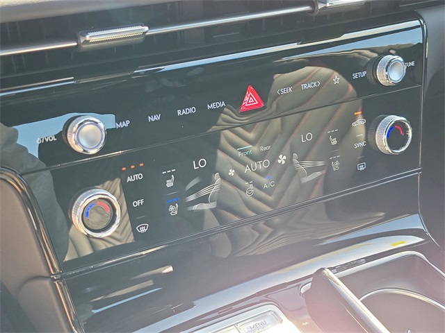 Vehicle image 27 of 30