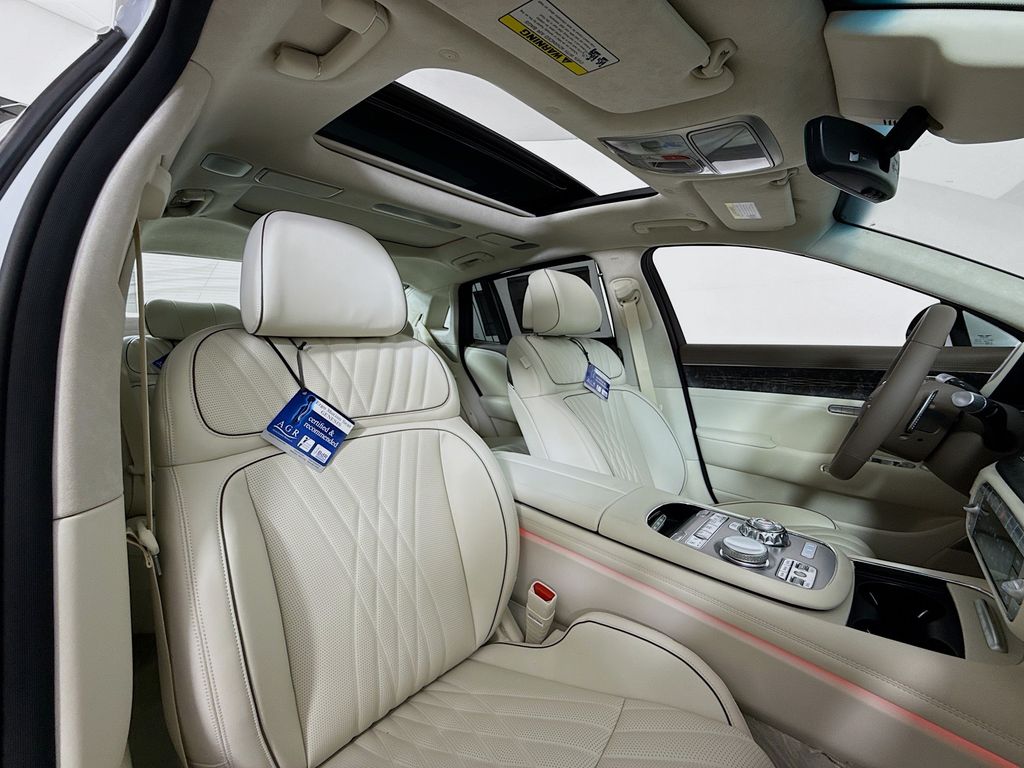 Vehicle image 16 of 36