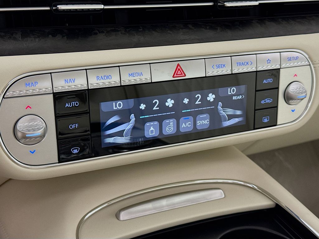 Vehicle image 26 of 36