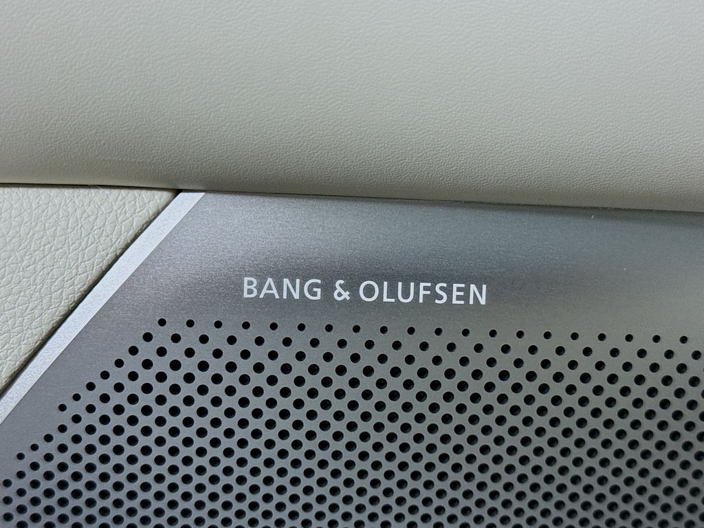 Vehicle image 22 of 36