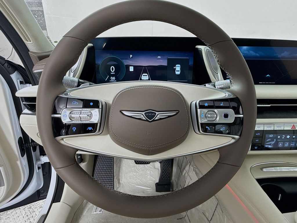 Vehicle image 33 of 36