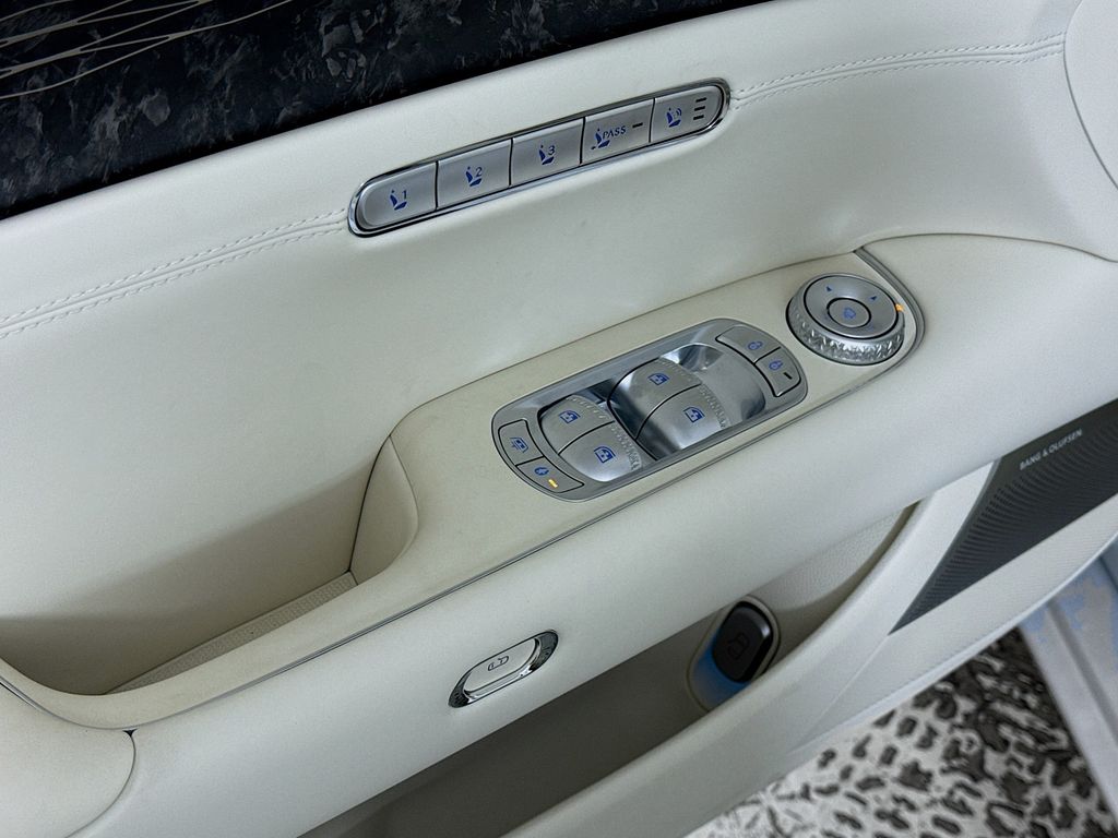 Vehicle image 29 of 36