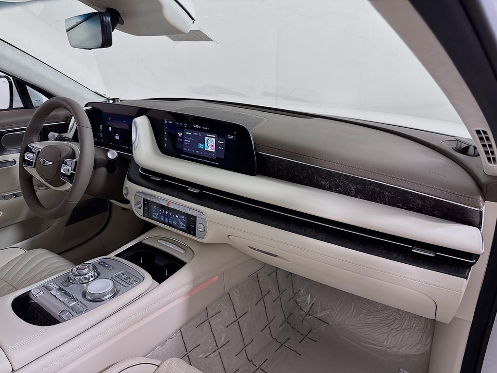 Vehicle image 17 of 36