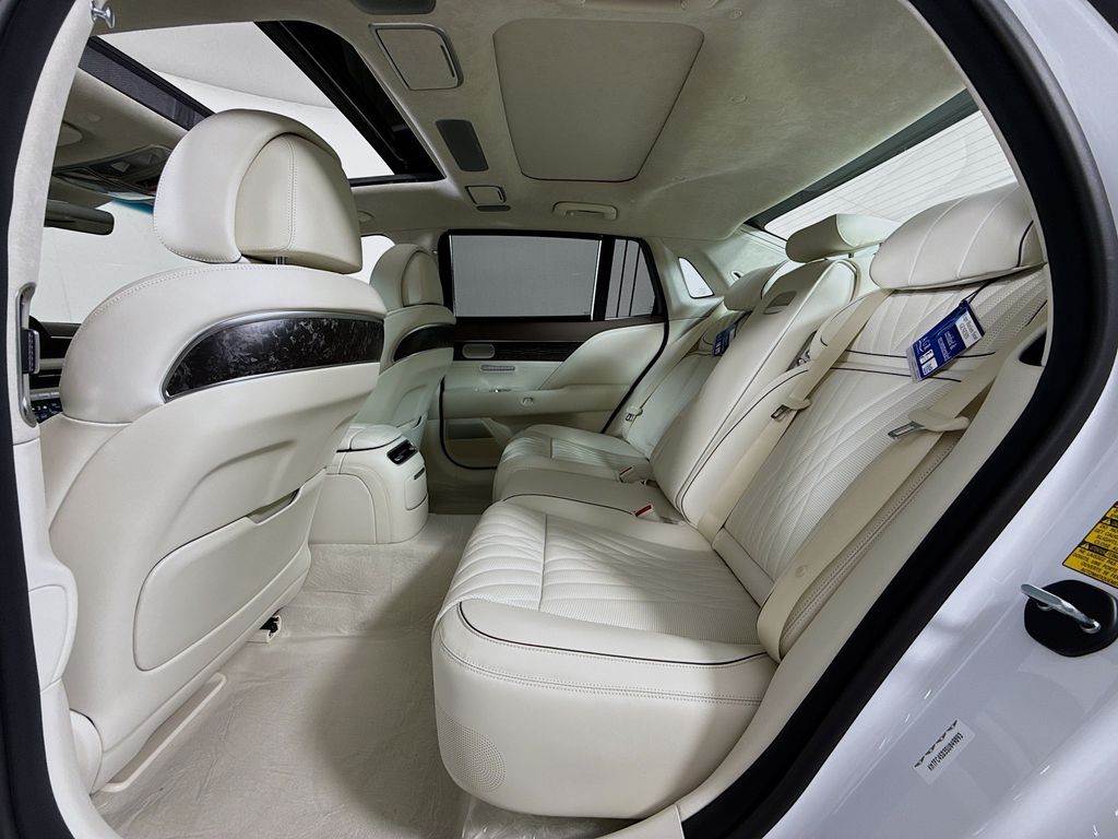 Vehicle image 14 of 36