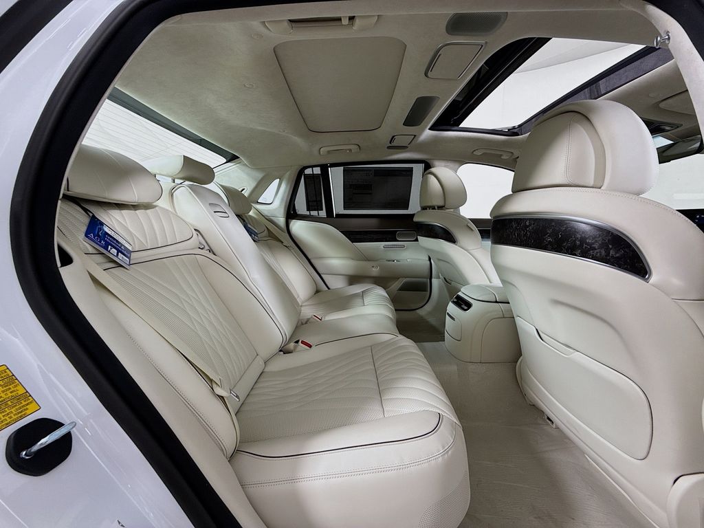 Vehicle image 15 of 36