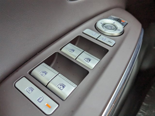 Vehicle image 20 of 30