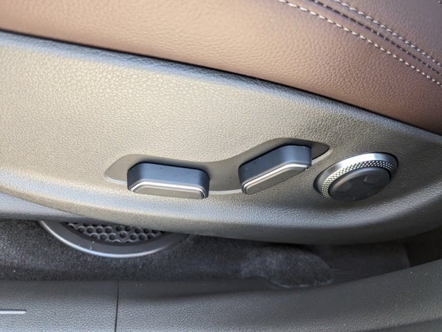 Vehicle image 18 of 30