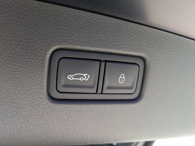 Vehicle image 17 of 30