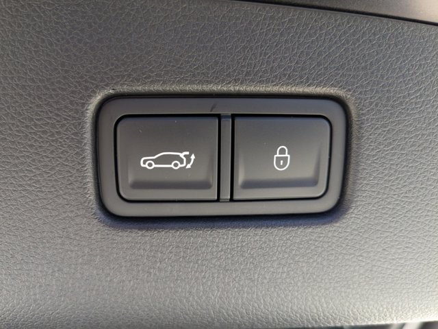 Vehicle image 17 of 31