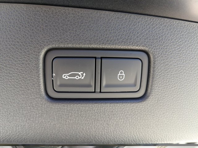 Vehicle image 17 of 31